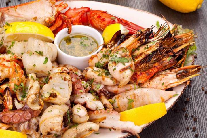 Restaurant with Terrace and Seafood Menu Roissy-en-France