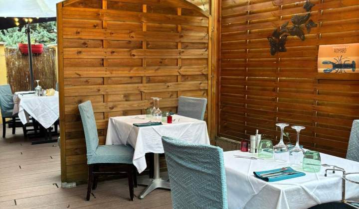 Restaurant with Terrace and Seafood Menu Roissy-en-France