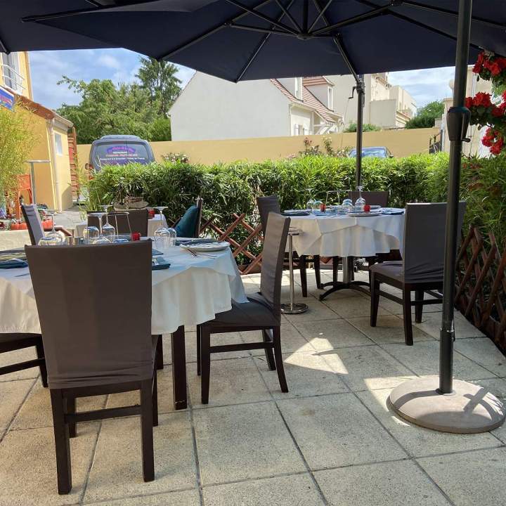 Seafood Restaurant with Terrace Roissy-en-France