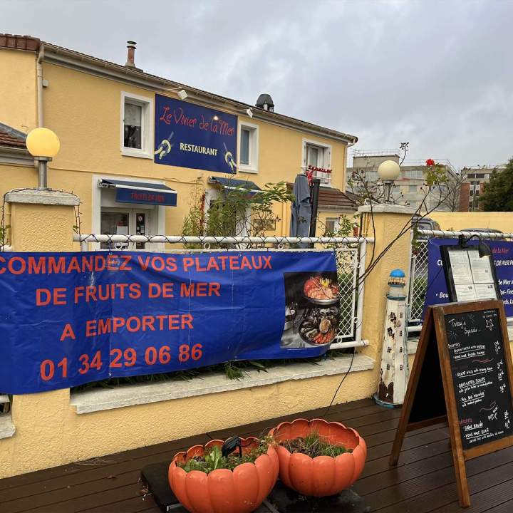 Terrace Dining with Seafood Roissy-en-France